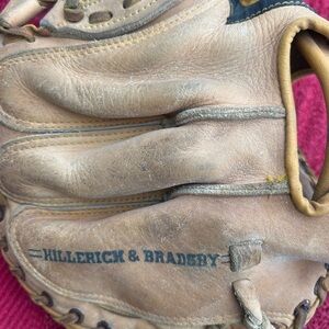 Hillerich & Bradsby Men's Brown Baseball Glove